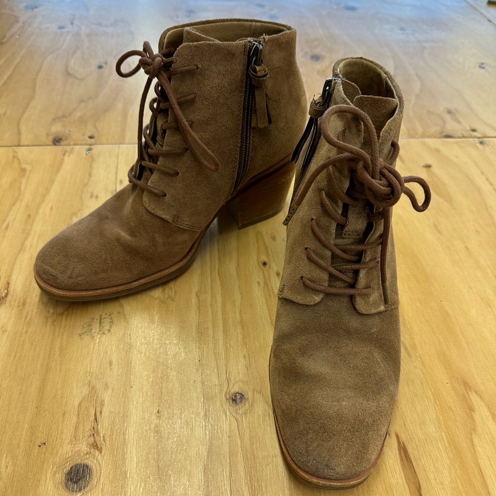 Söfft Shoe Suede Tan Brown Ankle Boot Stacked Heal Side Sipper Size 7M
